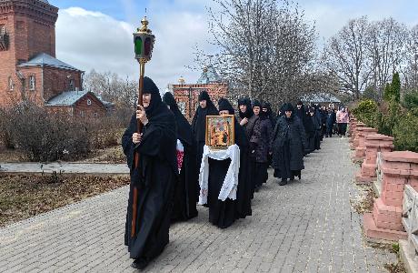 В Казанской Амвросиевской пустыни отметили праздник Благовещения