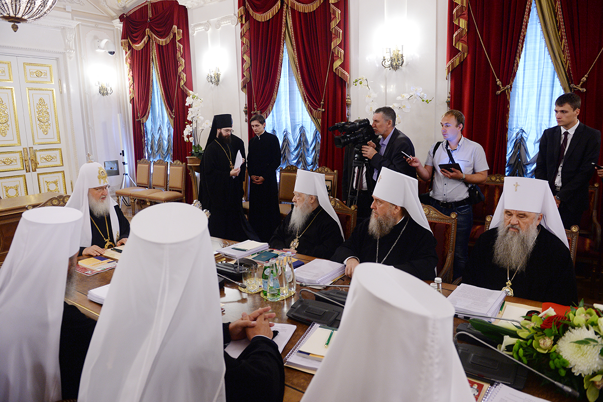 На очередном заседании Священного Синода Русской Православной Церкви приняты решения об организации жизни монастырей и монашества