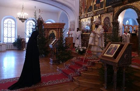 Епископ Леонид совершил Божественную литургию в Казанском соборе