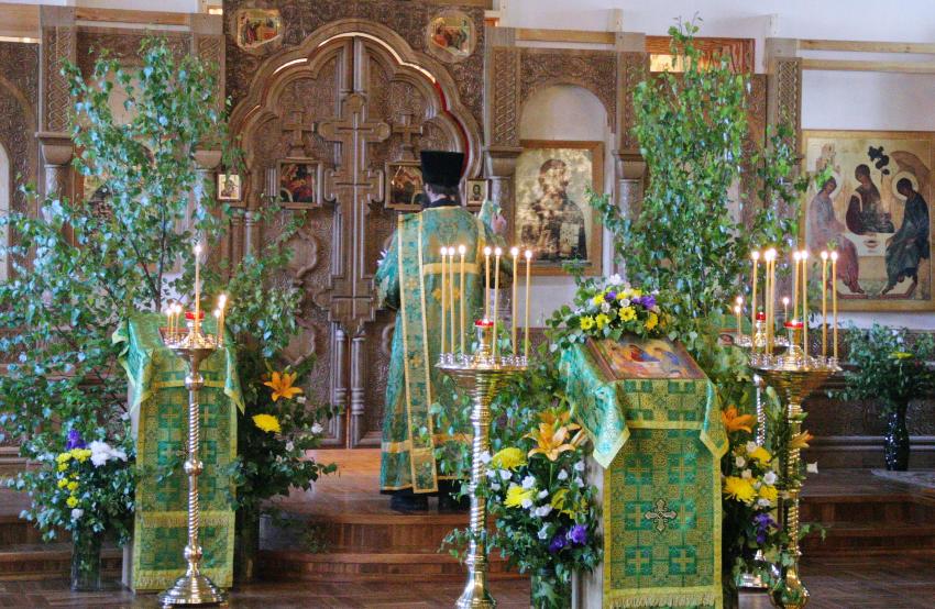 27 мая - первый престольный праздник в Троицком храме и день возрождения обители