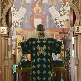 Митрополит Феогност совершил Божественную литургию в Троицком храме
