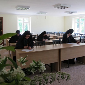 В катехизической школе при монастыре началась пора сдачи экзаменов