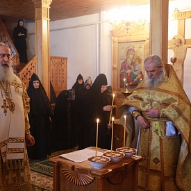 Митрополит Феогност совершил Божественную литургию в нашем монастыре